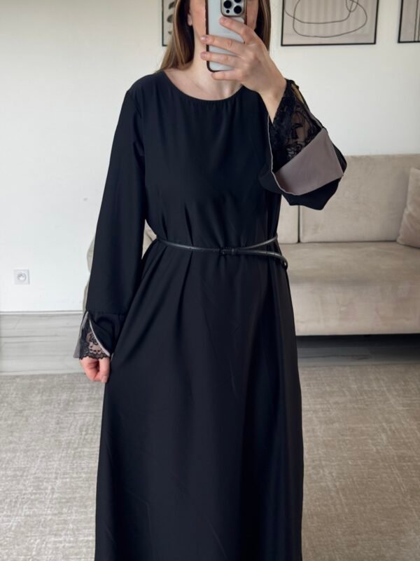 Robe manche dentelle