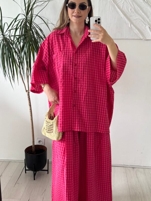 Ensemble à carreaux rose