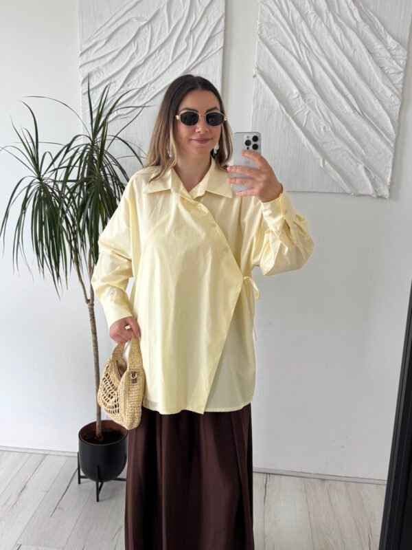 Chemise à nouer jaune pastel